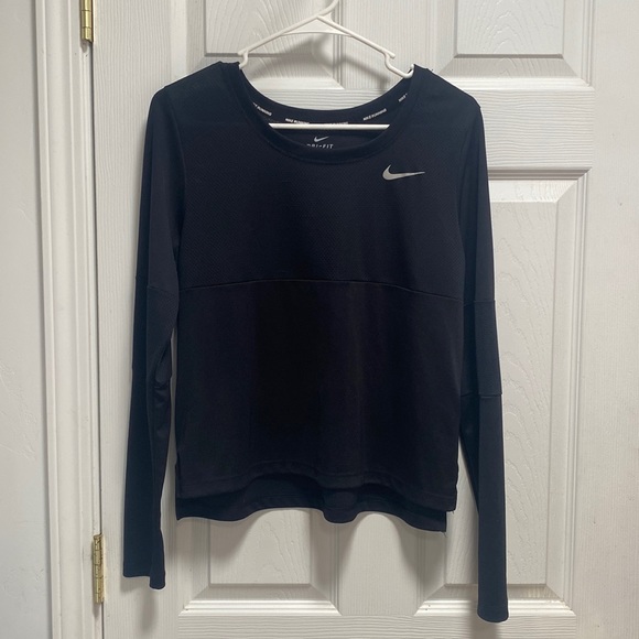 Nike woman’s dry fit long sleeve tee - Picture 1 of 4